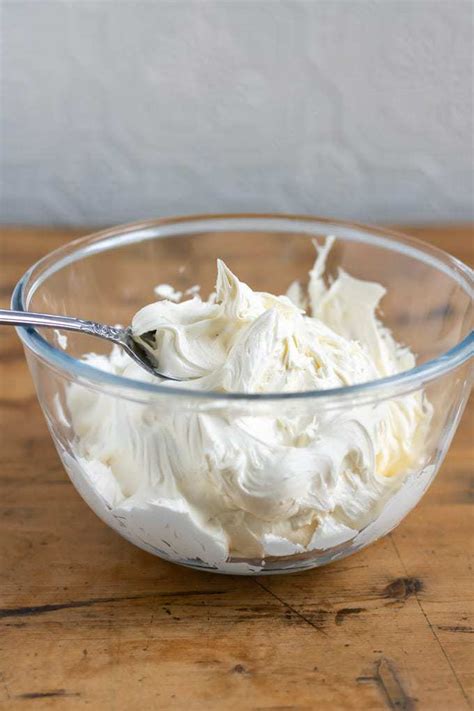 Easy Tangy Vegan Cream Cheese Frosting - Veggie Desserts