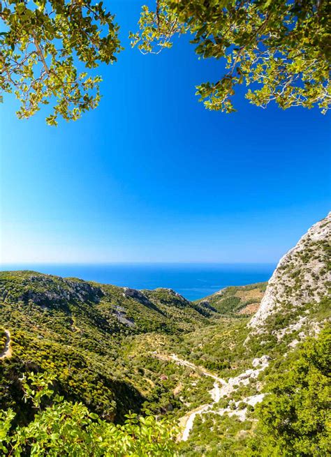 Mountain and valley and village: hiking on Samos | Edelweiss