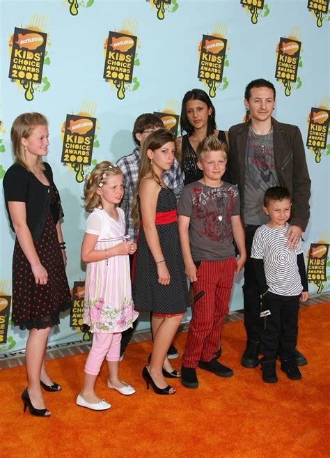 Chester famly | Chester bennington, Linkin park, Kids choice award