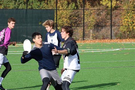 Both ultimate frisbee teams on their way to Nationals - The Beacon