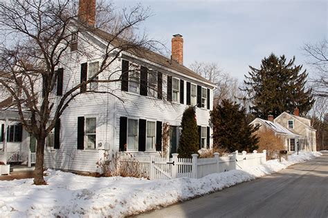 House Tour | Alyson Horrocks' 18th-Century Colonial Home - New England Today