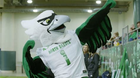 UND Fighting Hawk Mascot - YouTube