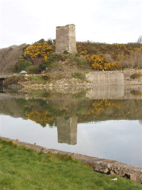 Ferrycarrig castle © David Hawgood cc-by-sa/2.0 :: Geograph Ireland