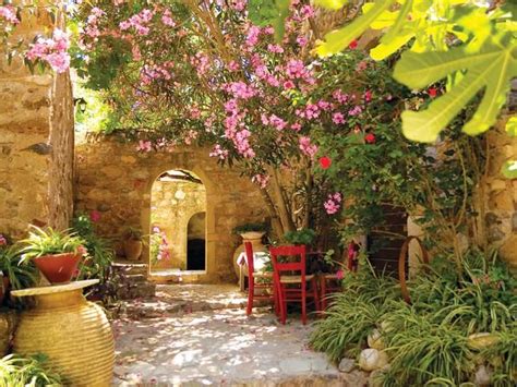 Italian courtyard garden | Tuscan garden | Pinterest