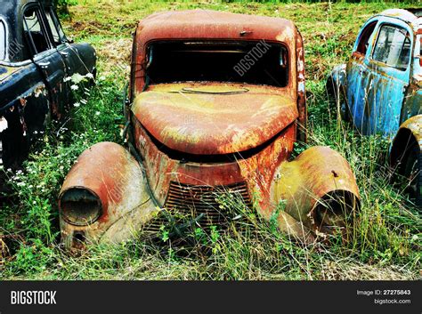 Rusty Old Car Wreck Image & Photo (Free Trial) | Bigstock