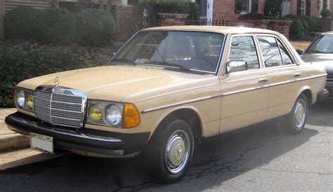 File:Mercedes-Benz W123 .jpg - Wikipedia