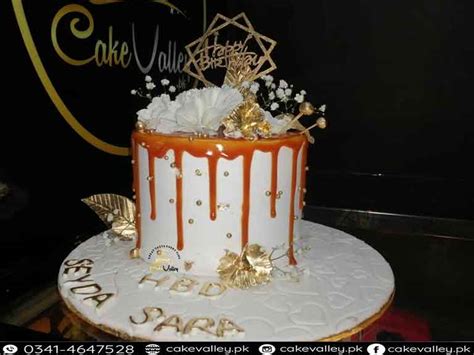 Online cake Order and delivery in Lahore - customize Birthday cakes | Golden themed cake for ...