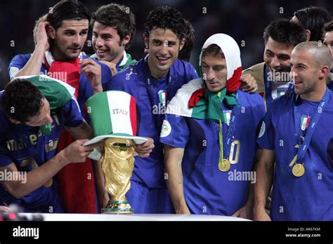 Italian national football team with the FIFA World Cup Trophy Stock ...