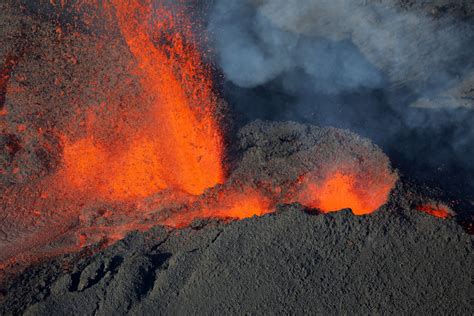 À La Réunion, l’éruption du Piton de la Fournaise se poursuit - La Croix