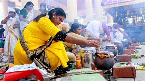 Religious fervour marks Pongala festival at Chakkulathukavu temple - The Hindu