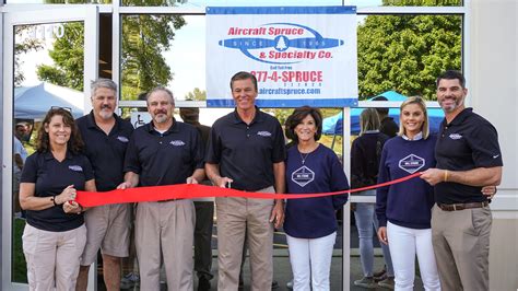 Aircraft Spruce opens Midwest facility with a party - AOPA