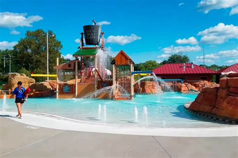 Great Wolf Lodge Outdoor Water Park Wisconsin Dells - Water Park Hotels Wisconsin Dells