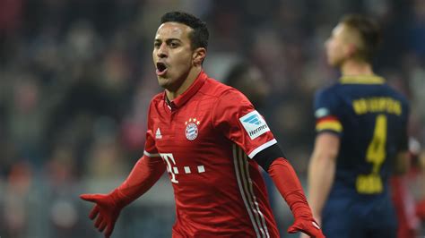 Thiago Alcantara agrees new Bayern Munich deal | Football News | Sky Sports