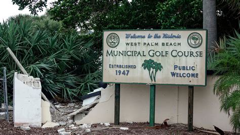 West Palm Beach officials approved a lease with golf course developer