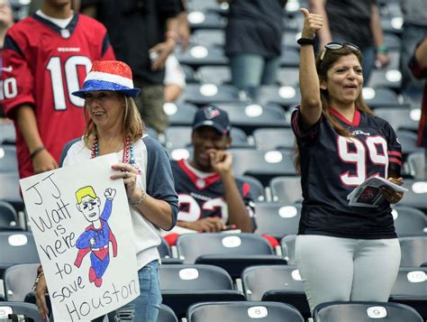 Texans' J.J. Watt injures finger, returns in 'terrible' loss