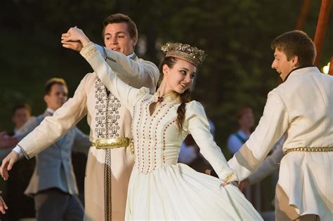 Wedding dance, latvian folk traditions Folk Wedding, Wedding Dance ...