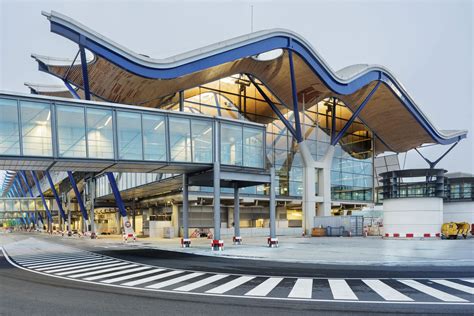 Barajas y El Prat, entre los aeropuertos más seguros frente a la covid-19 - Forbes España