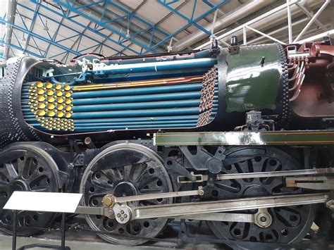 Steam locomotive cutaway - photo - HomemadeTools.net