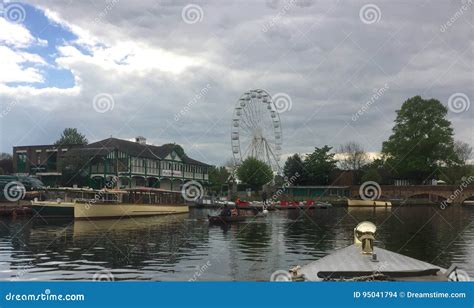 The River Cruise at Stratford upon Avon Editorial Stock Image - Image ...