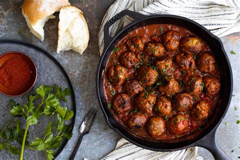 Spanish Meatballs (Albondigas) Recipe - Feed Your Sole