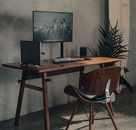 All black desk setups that will inspire you to adapt this modern ...