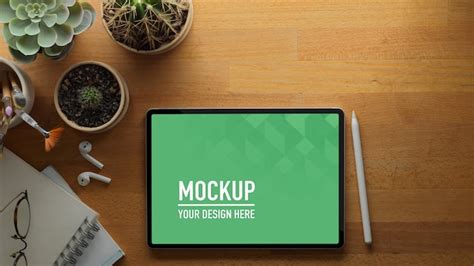 Premium PSD | Side view of office desk with tablet mockup