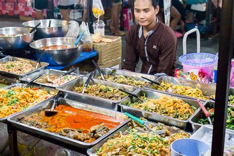 11 Best Bangkok Night Markets to Visit For a Taste of Thailand