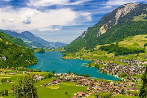 Hike On Lake Lungern With Fewer People – Switzerland