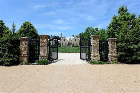 Stone Manor - Home Bunch - An Interior Design & Luxury Homes Blog | House front gate, Entrance ...