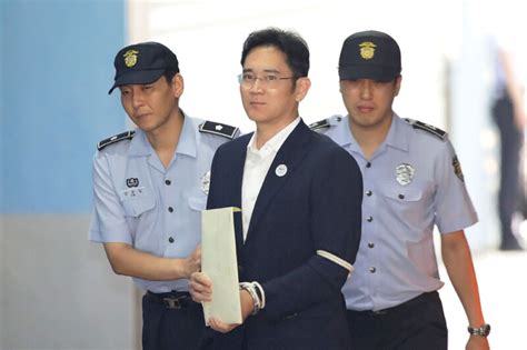 Fresh off of parole, Samsung heir ascends to chairman of the company | Ars Technica