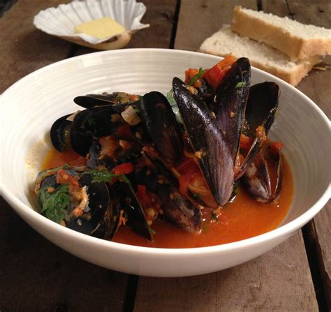 Mussels in Tomato and Chilli Sauce Recipe from Pescetarian.Kitchen