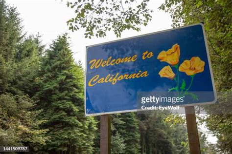 Welcome To Oregon Sign Photos and Premium High Res Pictures - Getty Images