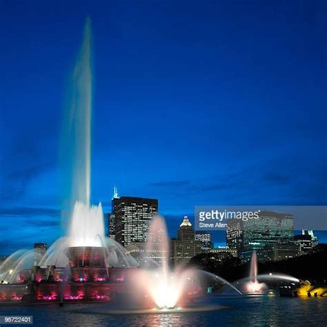 153 Buckingham Fountain At Night Stock Photos, High-Res Pictures, and ...