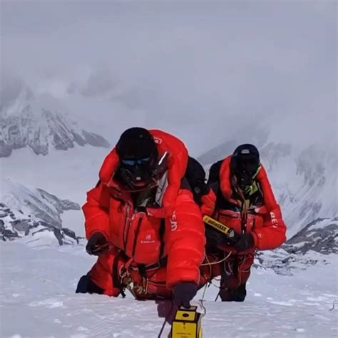 How deep is the snow on Mount Everest? A Chinese team says it’s deeper ...