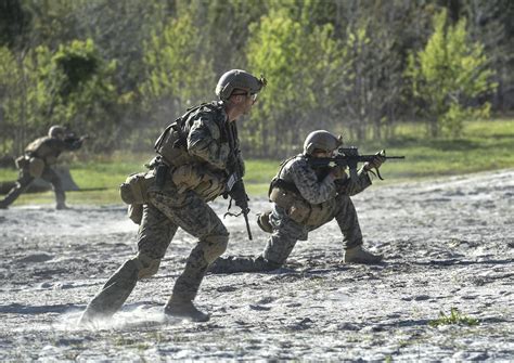 Air Force Special Tactics integrate into Marine Raider training