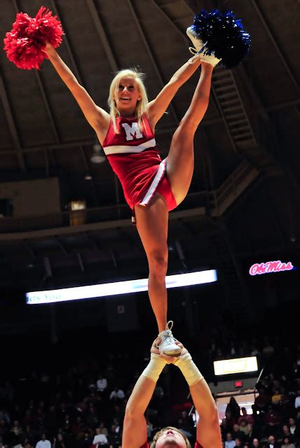 Cheerleaders Sport World: Ole Miss Cheerleaders