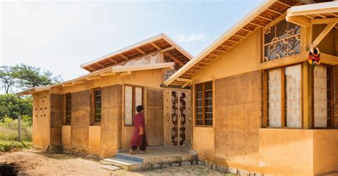 Architect of Modern ‘Earth Homes’ Breaks Myths About Mud Construction