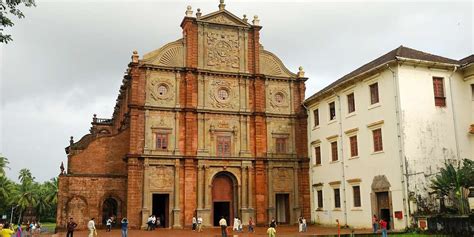 Basilica de Bom Jesus Goa, India (Timings, History, Built by, Location ...