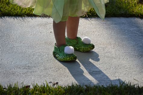 Tricks of the Mommy Trade: DIY Tinkerbelle Shoes