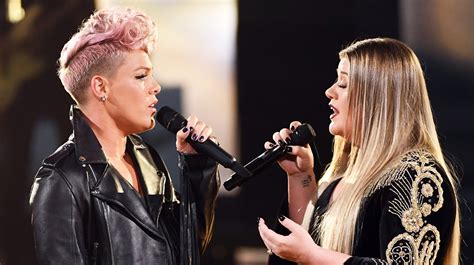 Pink & Kelly Clarkson’s Opening Number at American Music Awards 2017 ...