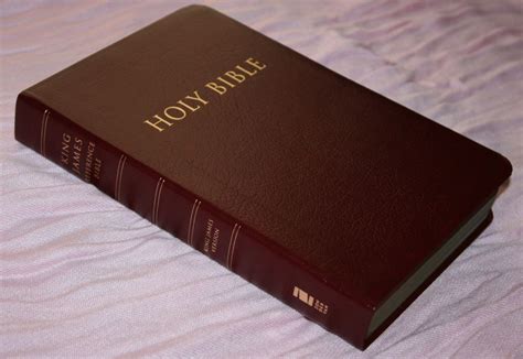 Zondervan Giant Reference Bible KJV - Bible Buying Guide