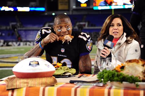 Celebrate Thanksgiving with these NFL players eating turkey