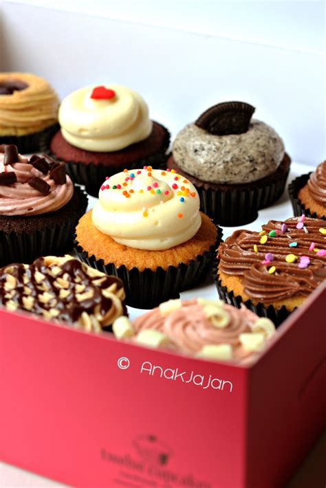 Twelve Cupcakes | ANAKJAJAN.COM