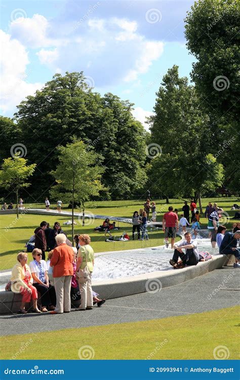 The Diana, Princess of Wales Memorial Fountain Editorial Photo - Image ...