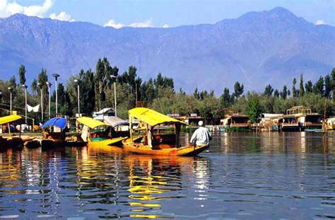 Dal Lake Kashmir – Gulmarg Loc Tour & Travels