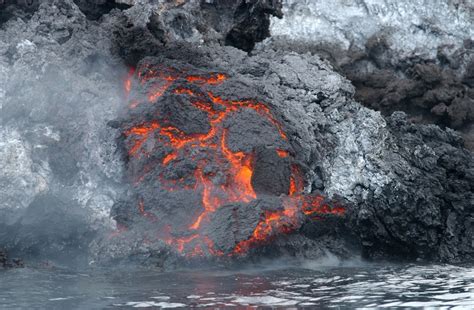 Volcanoes discovered under ice – antarcticstories