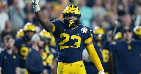 Michael Barrett, Michigan LB, announces plans for 2023 season