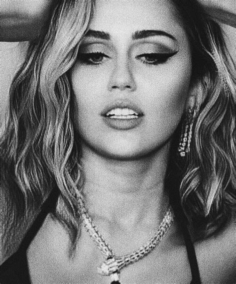 Miley Cyrus Style, Black And White Portraits, Favorite Celebrities, Pretty Woman, Pretty People ...