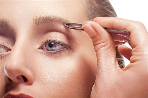 Brow Threading, Waxing, or Tweezing?