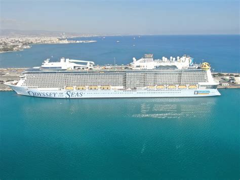 Cruise ship carrying 3,000 passengers arrives in Limassol | in-cyprus.com